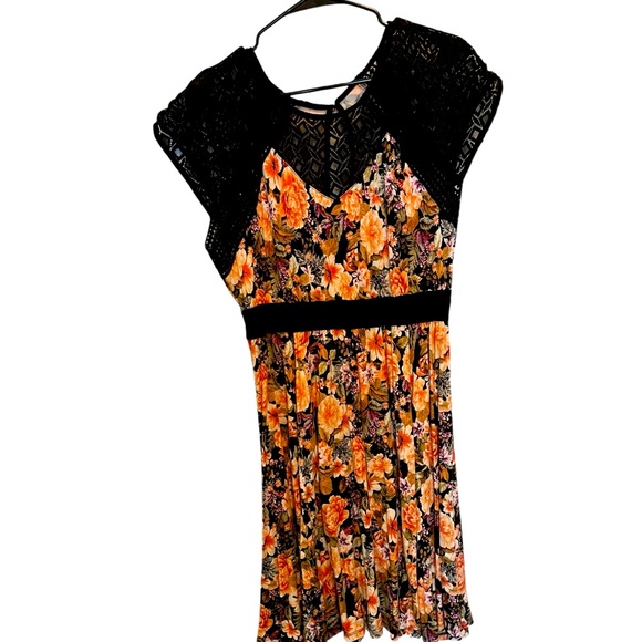 Knee length floral dress - Picture 1 of 1